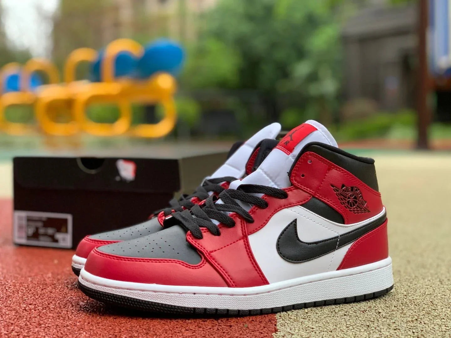 J1 Mid ‘Chicago Black Toe’