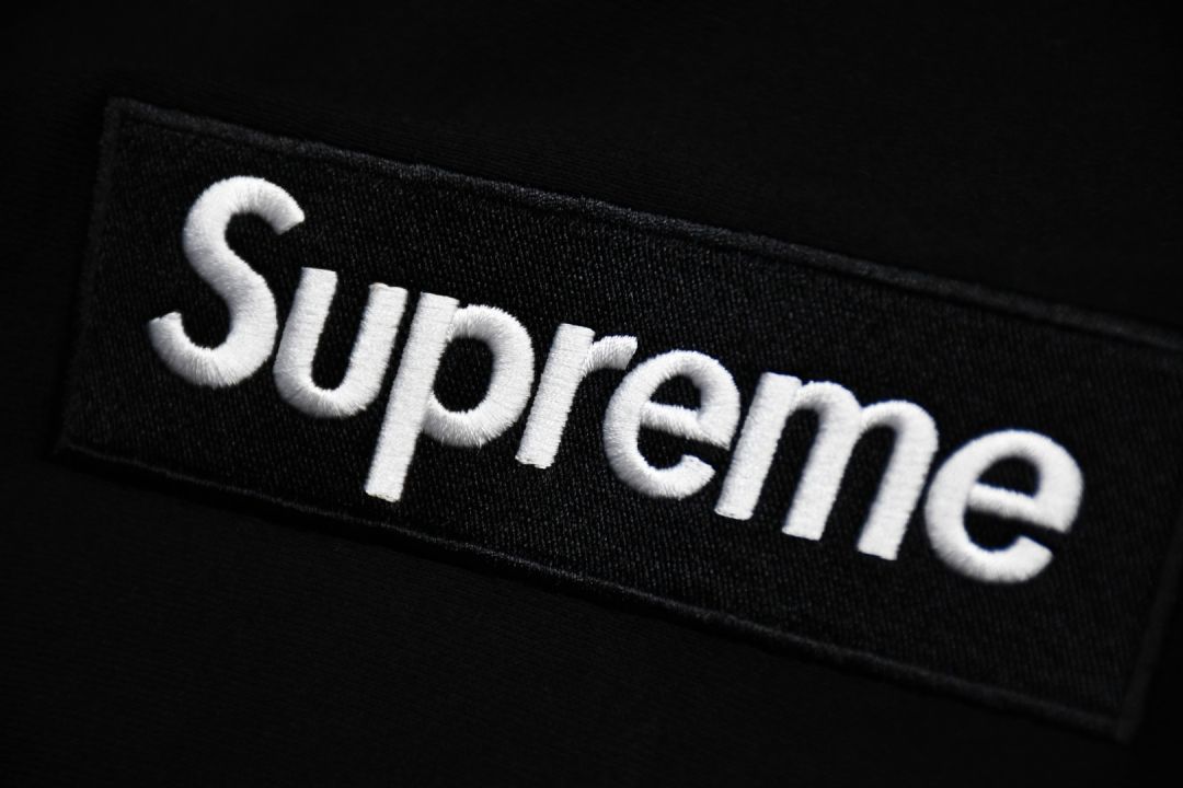 Suprme 23FW Hoodie